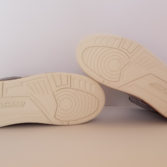 1Y JORDAN SPIZIKE GP WOLF GREY/DARK GREY - Picture 2 of 8